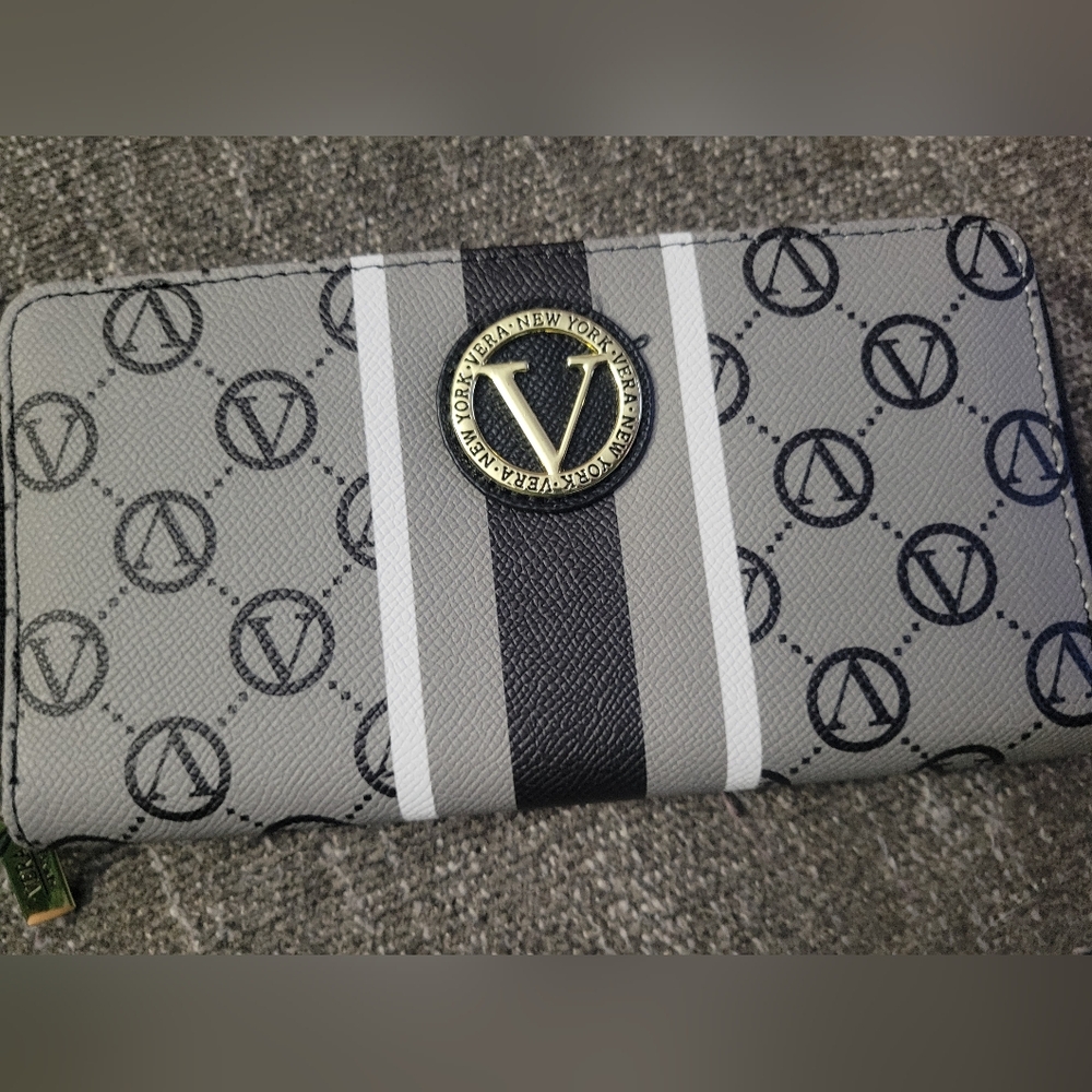 Vera New York NWT Zip Around Gray Wallet Womans‎